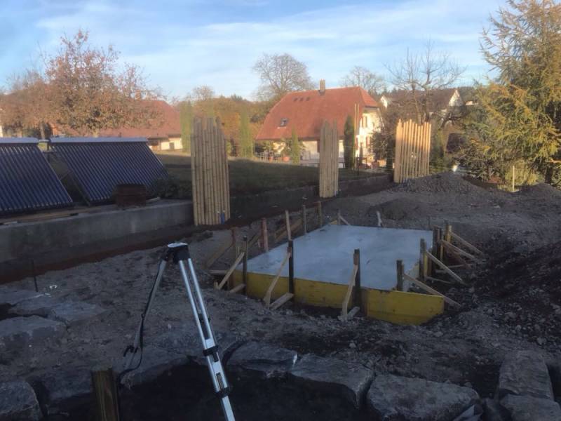 dalle béton pour le jaccuzzi